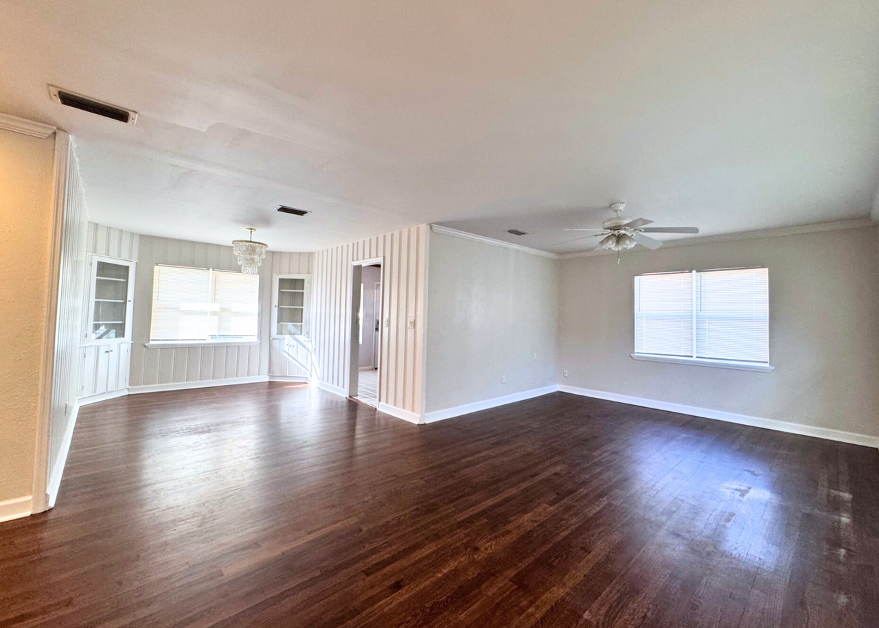 1438 Magnolia Cir W - Photo 2 of 15