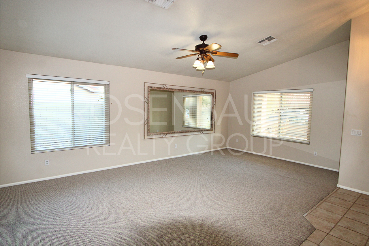 8736 W Lockland Ct - Photo 3 of 27