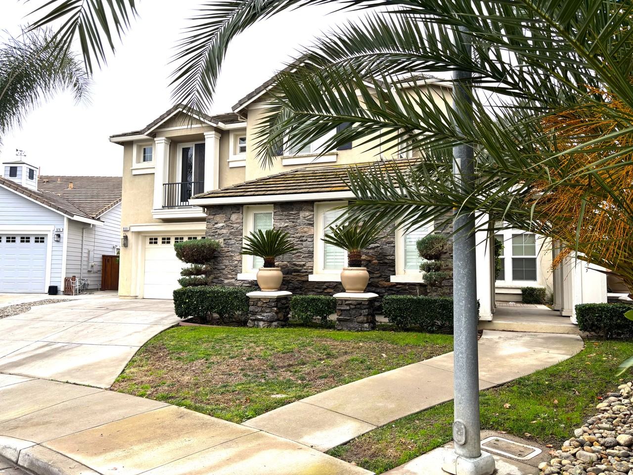 956 Harbor Ct - Photo 3 of 50