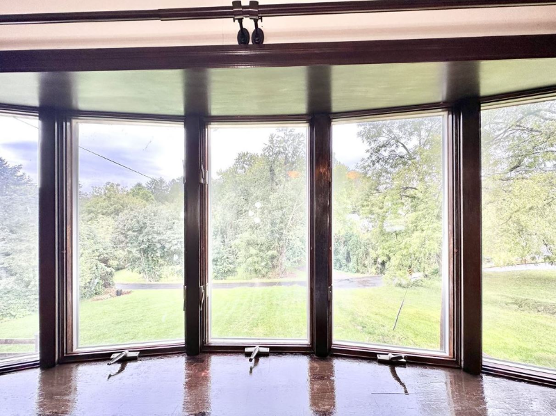 682 Bloom St - Photo 5 of 9