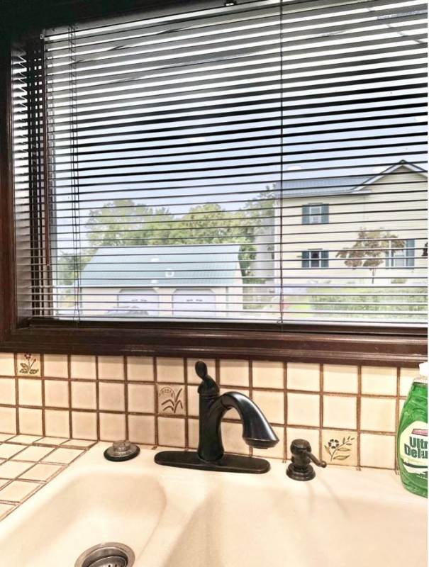 682 Bloom St - Photo 7 of 9