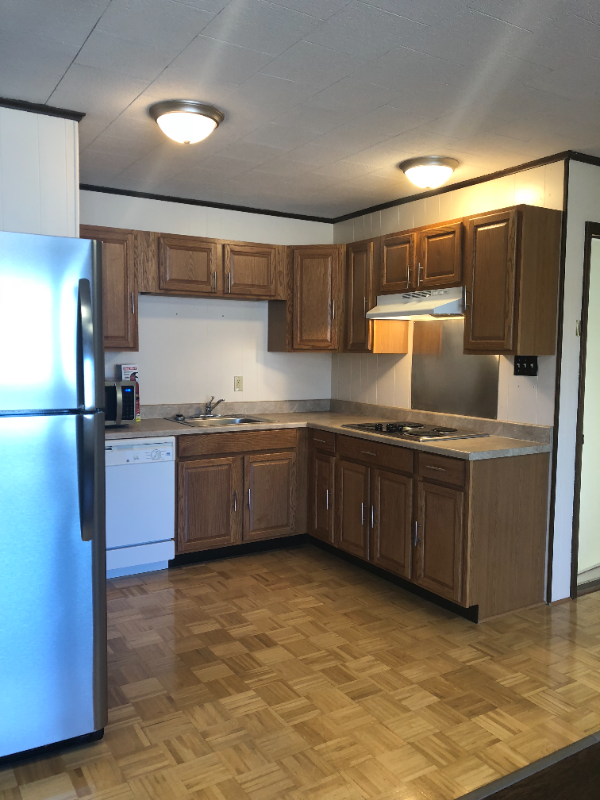 978 Line St - Photo 3 of 4