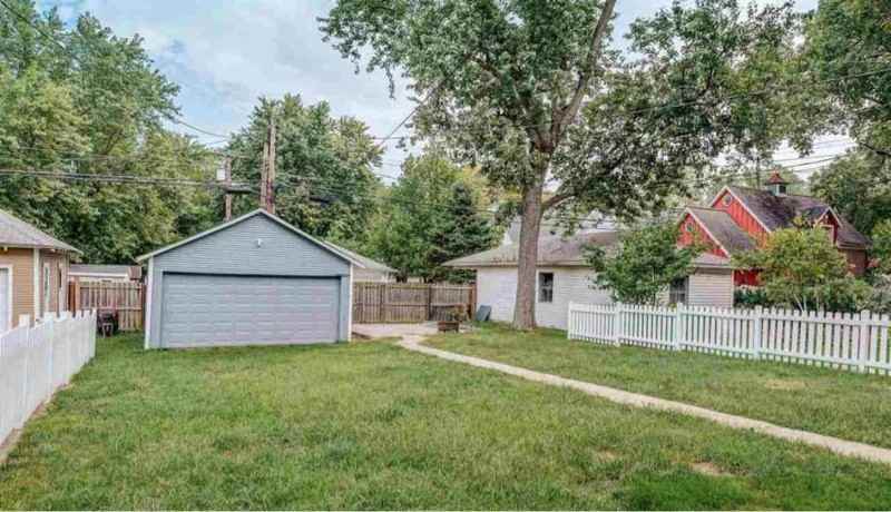 1820 Ohio St - Photo 2 of 11