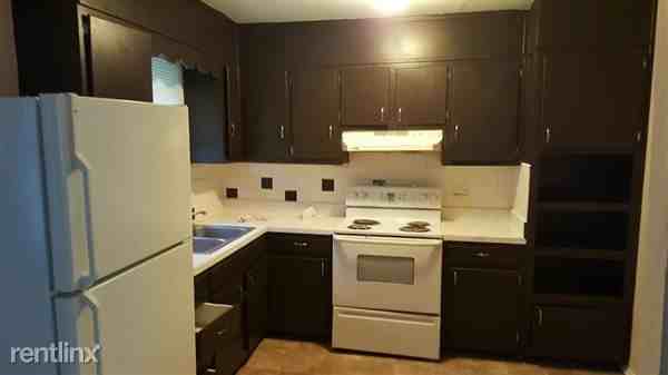 484 Oak Dr SE - Photo 2 of 10