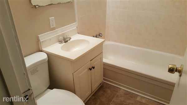 484 Oak Dr SE - Photo 3 of 10