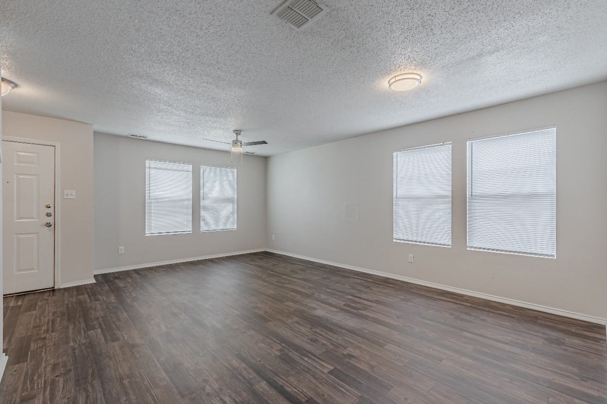 8749 Hunters Trl #8749 - Photo 6 of 34