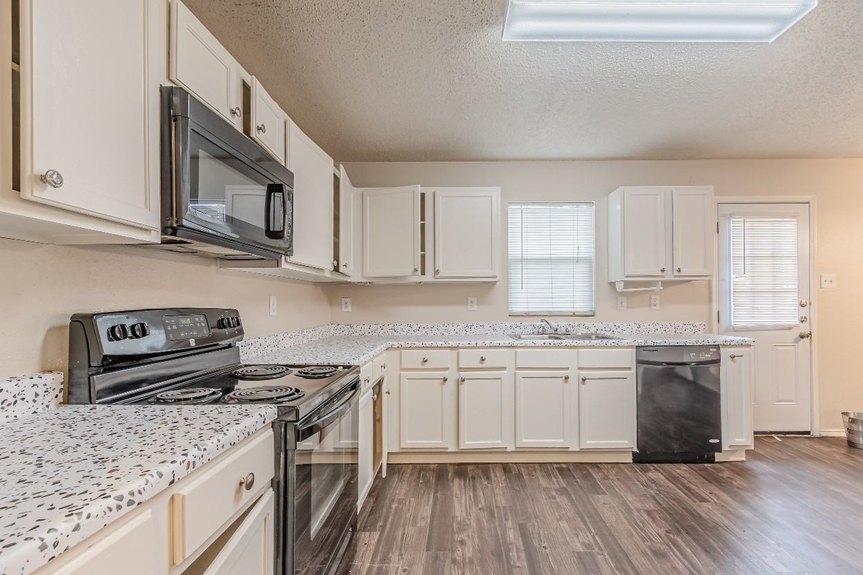 8749 Hunters Trl #8749 - Photo 7 of 34