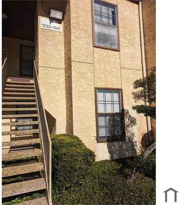 1733 Crest Grove Dr - Photo 3 of 9