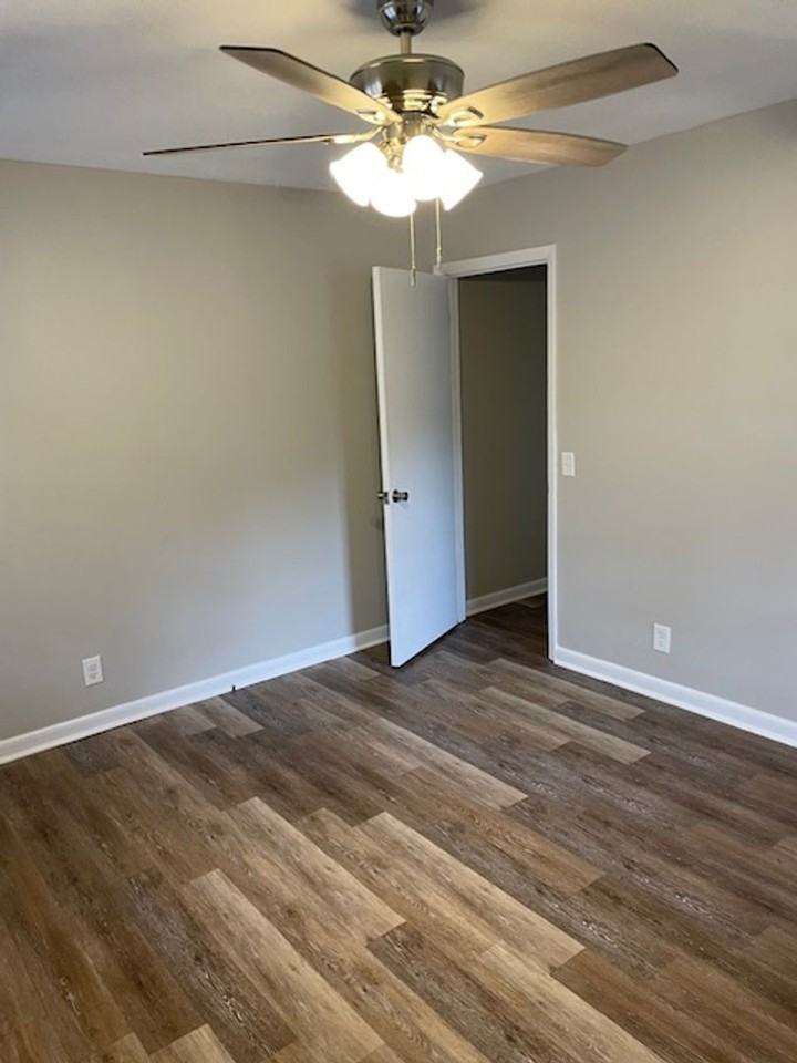 952 Tisdale Cir - Photo 2 of 4