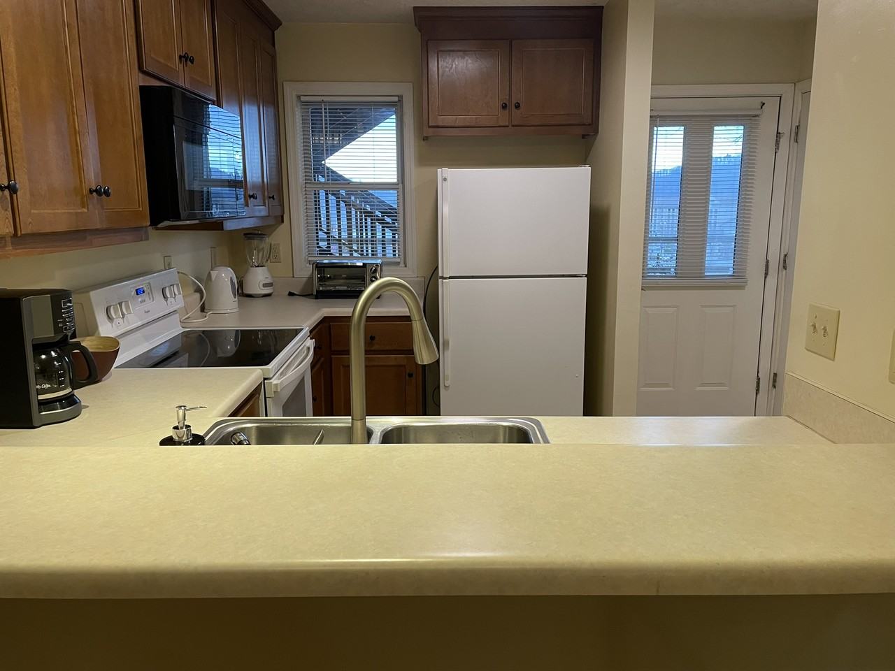 800 Meadowview Dr #3 - Photo 3 of 12