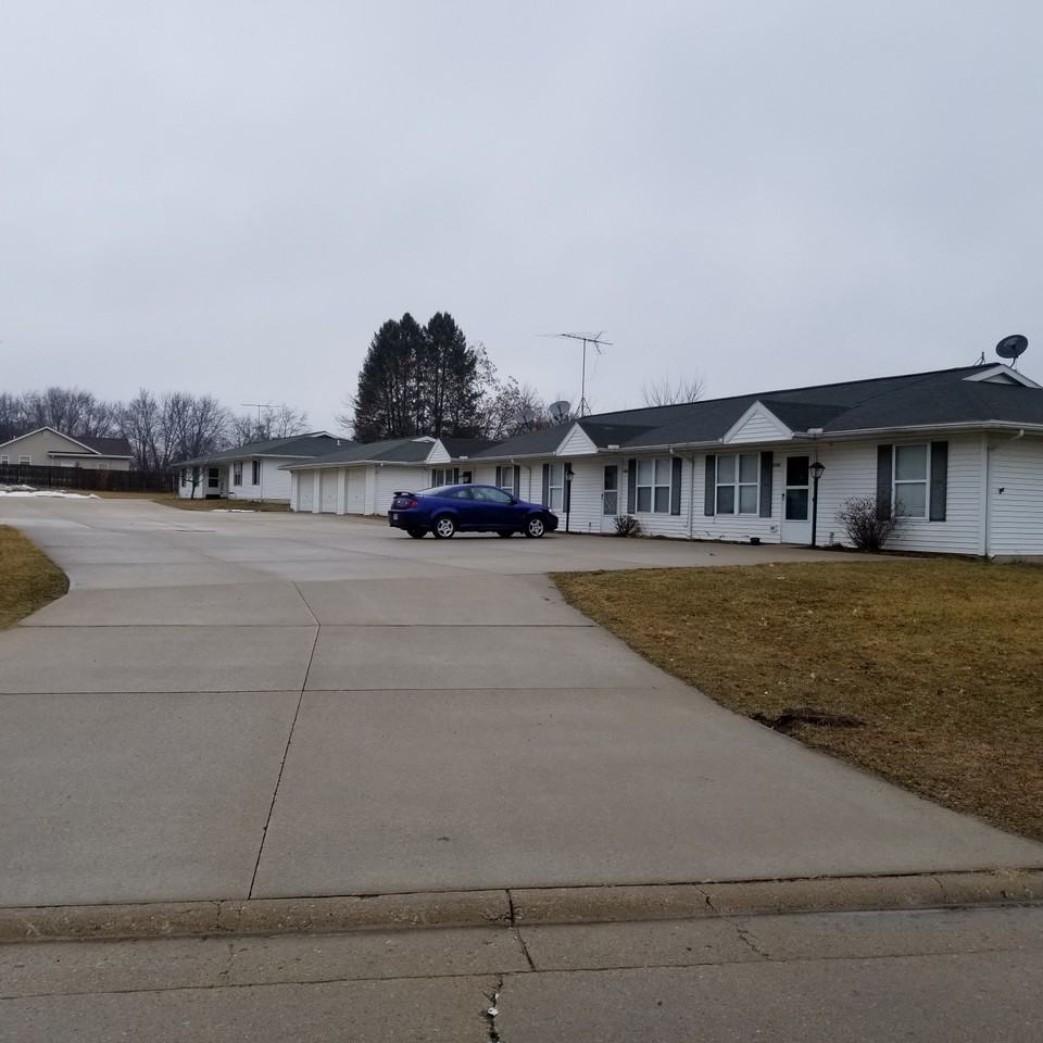 1116 Oakview Drive #1106 - Photo 2 of 12