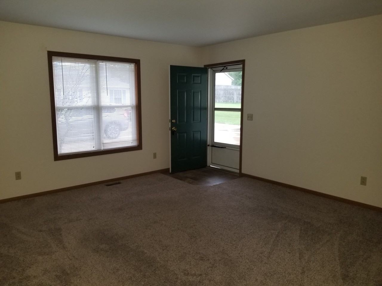 1112 Oakview Dr #1106 - Photo 4 of 12