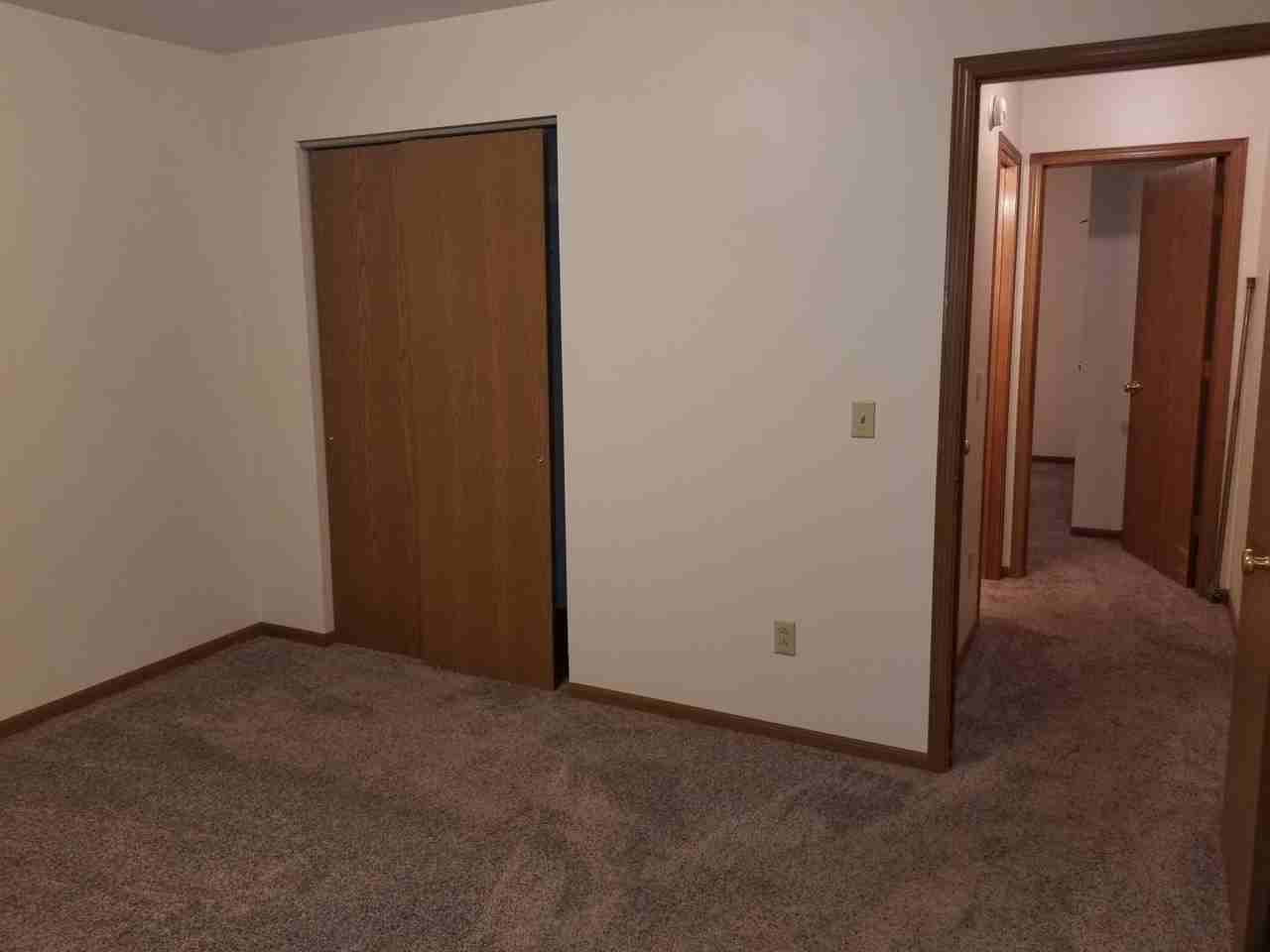 1112 Oakview Dr #1106 - Photo 7 of 12