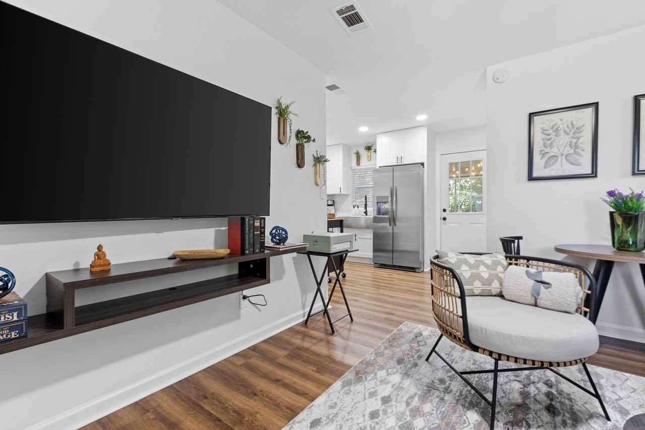 710 W 10th Ave #NA - Photo 3 of 17