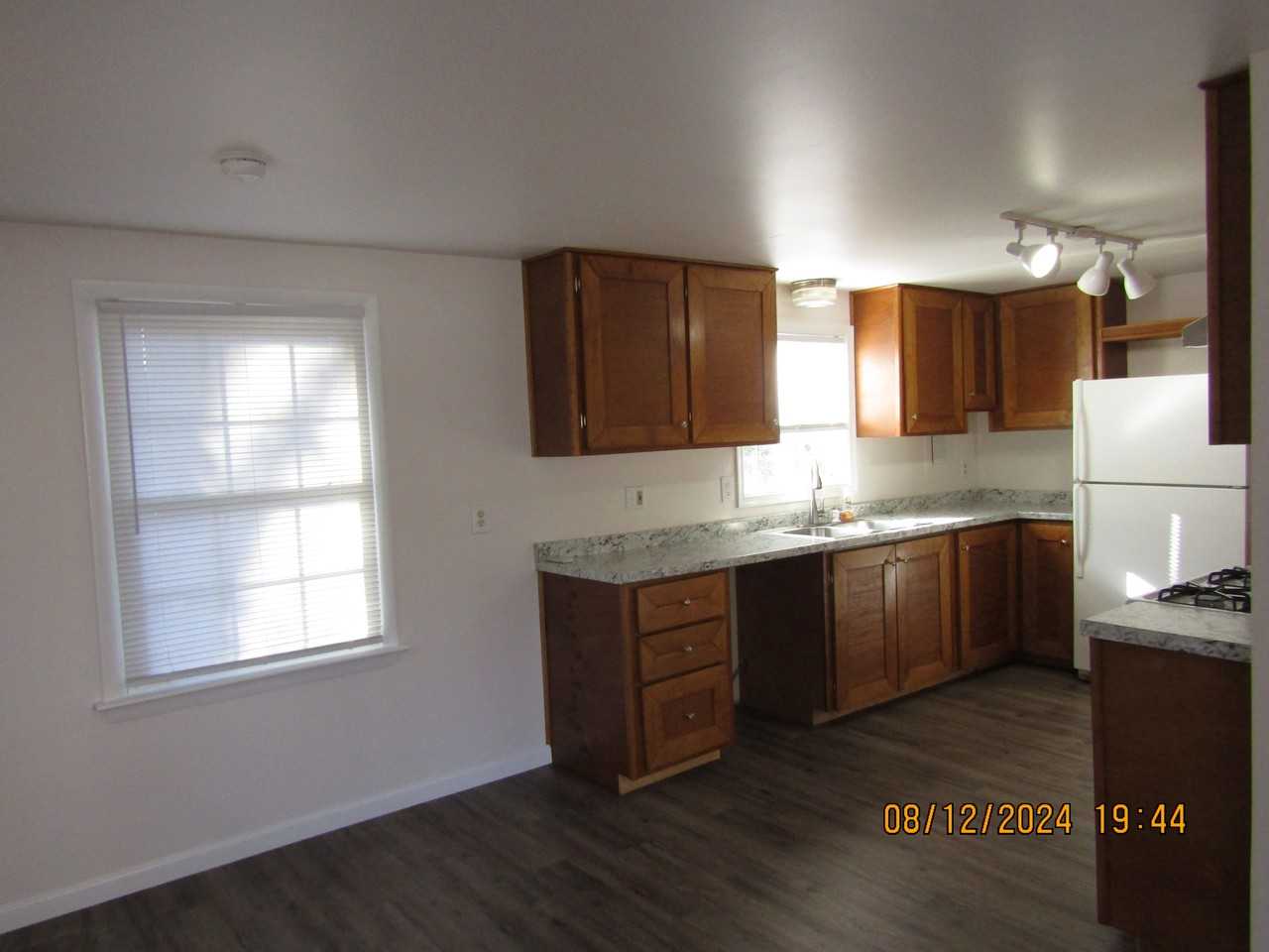 944 E Main St #NA - Photo 3 of 31