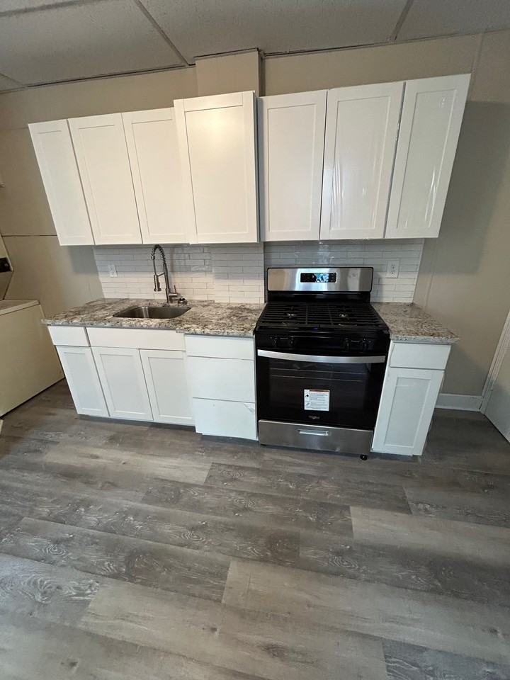 1315 Cedar St - Photo 2 of 8