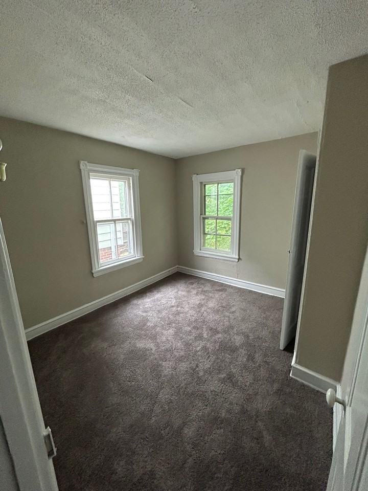 1315 Cedar St - Photo 6 of 8
