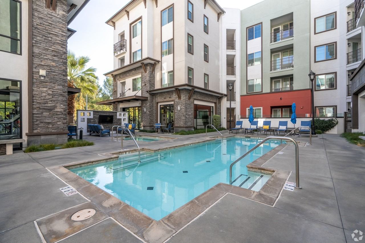 Metro Gateway Apartment Homes - Photo 3 of 45