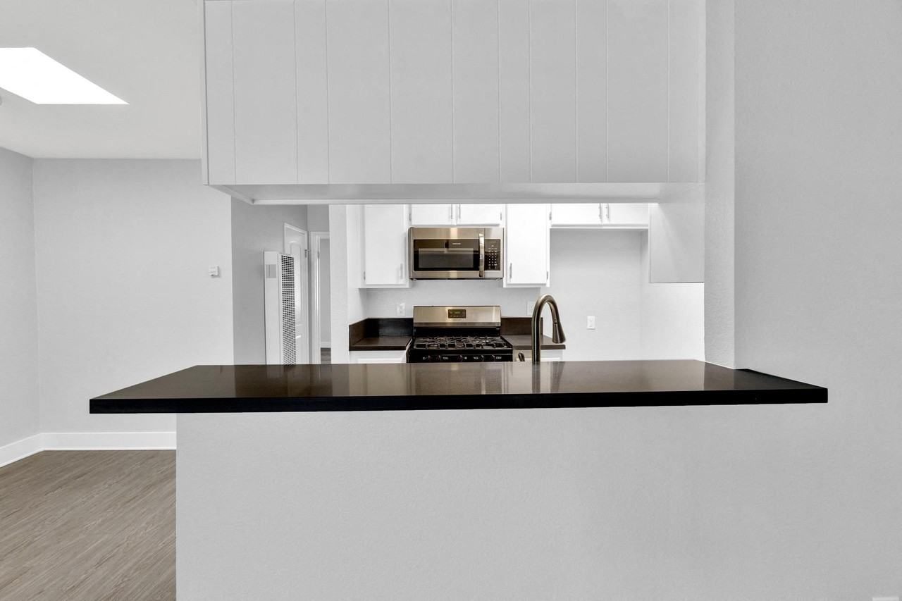 Arriba Apartments - Photo 4 of 15