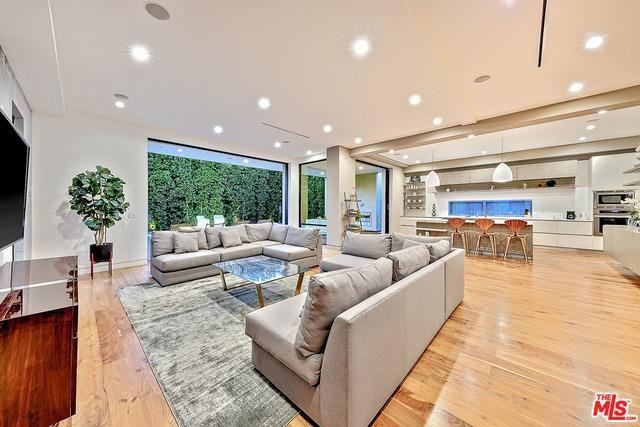 823 N Gardner St - Photo 2 of 8