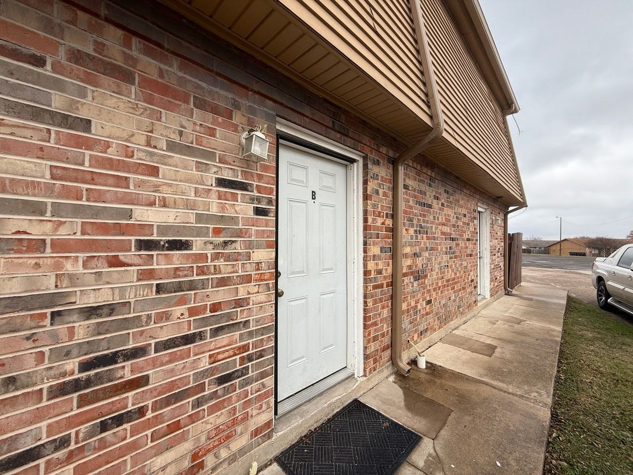 2304 Wales Cir #B - Photo 2 of 16