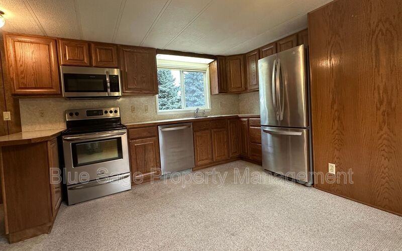 241 Evans Rd - Photo 6 of 33