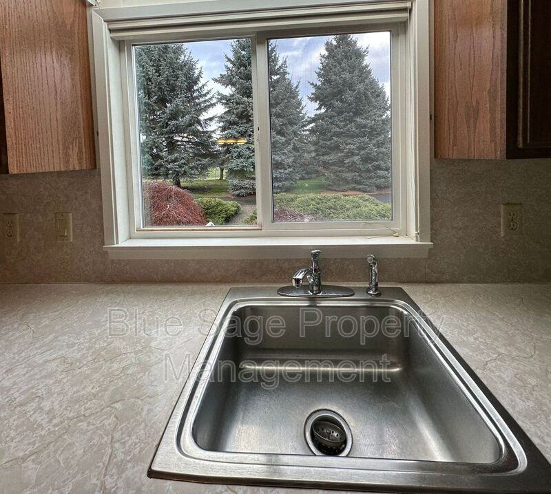 241 Evans Rd - Photo 7 of 33