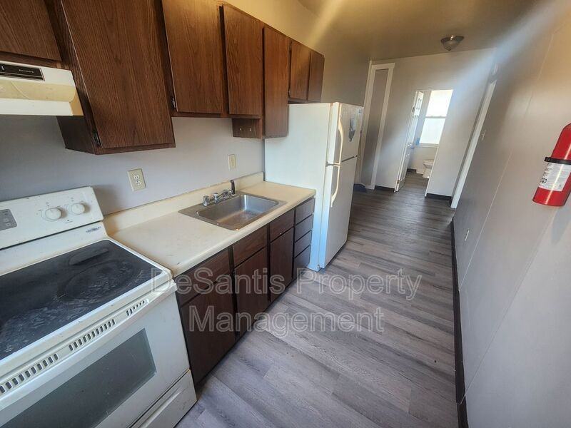 308 Campbell St - Photo 2 of 17