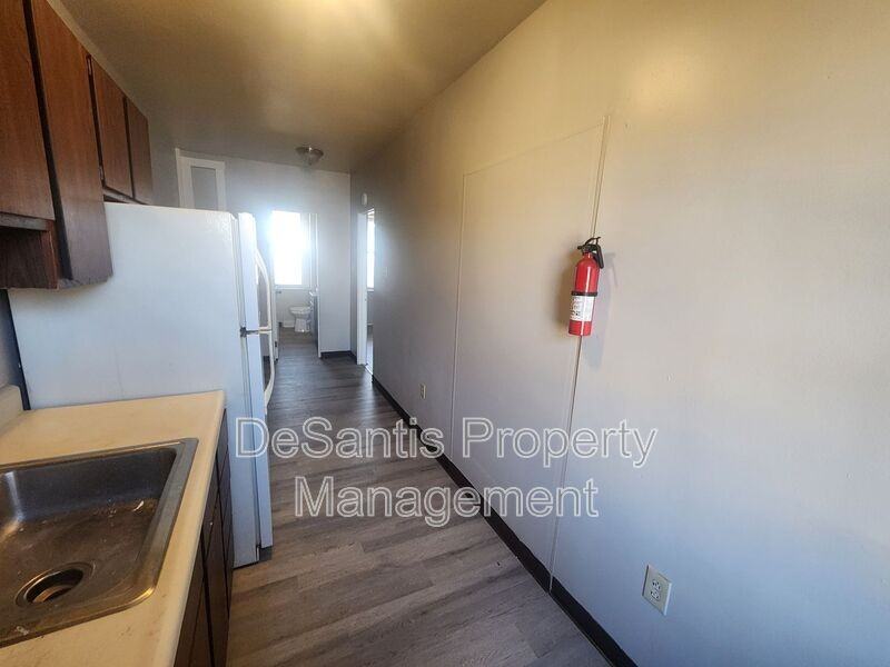 308 Campbell St - Photo 4 of 17