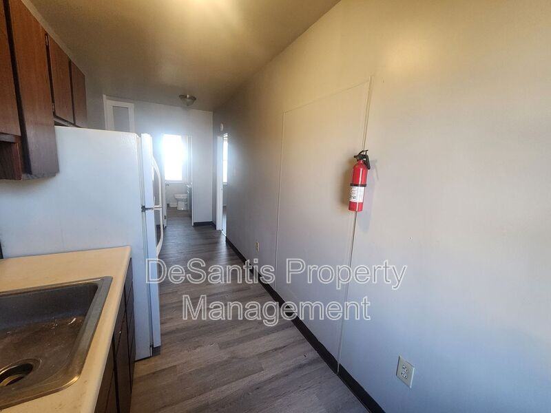 308 Campbell St - Photo 5 of 17