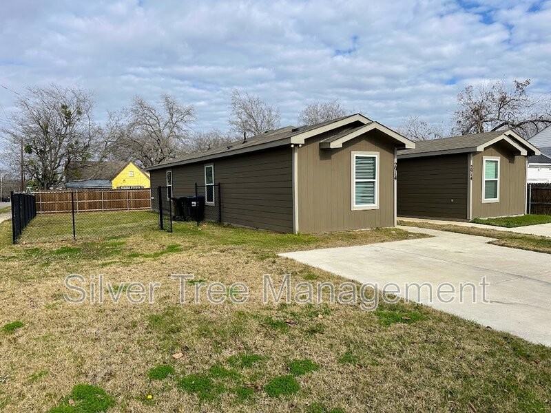 2914 Jones St #A - Photo 2 of 27