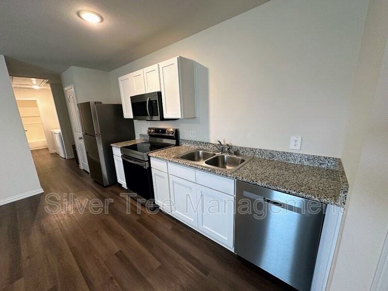 2914 Jones St #A - Photo 4 of 27