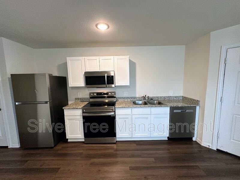 2914 Jones St #A - Photo 5 of 27