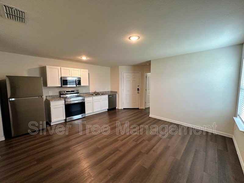 2914 Jones St #A - Photo 6 of 27