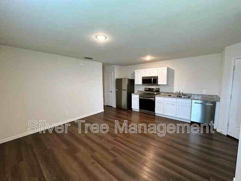 2914 Jones St #A - Photo 7 of 27