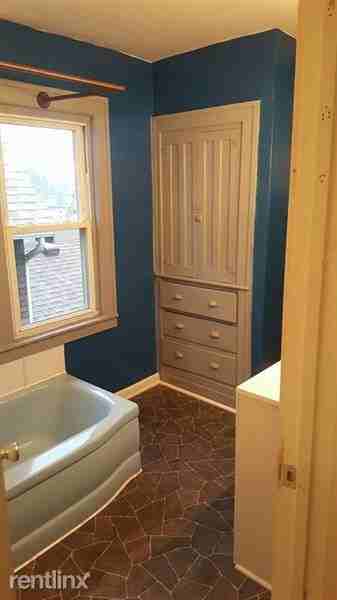 123 Leroy St - Photo 3 of 12