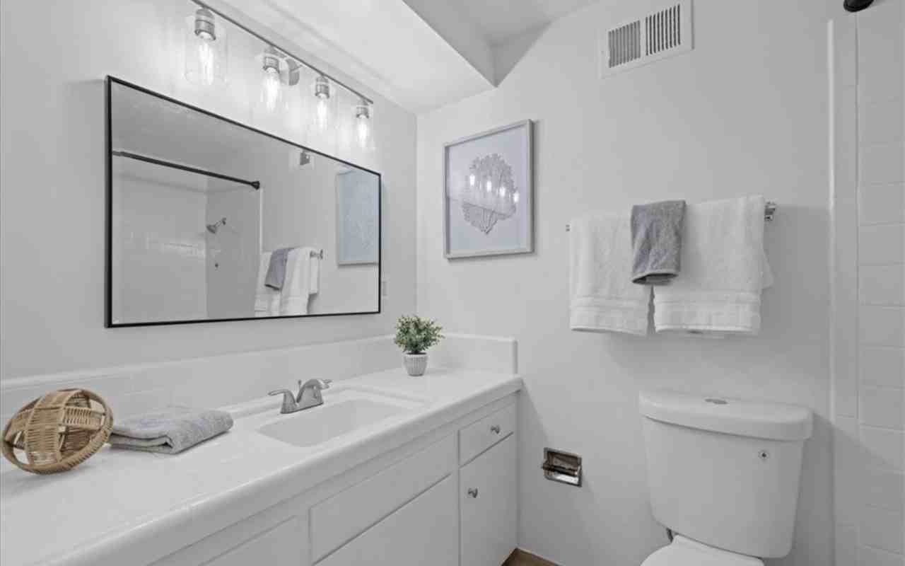 W 170th St - Photo 4 of 8