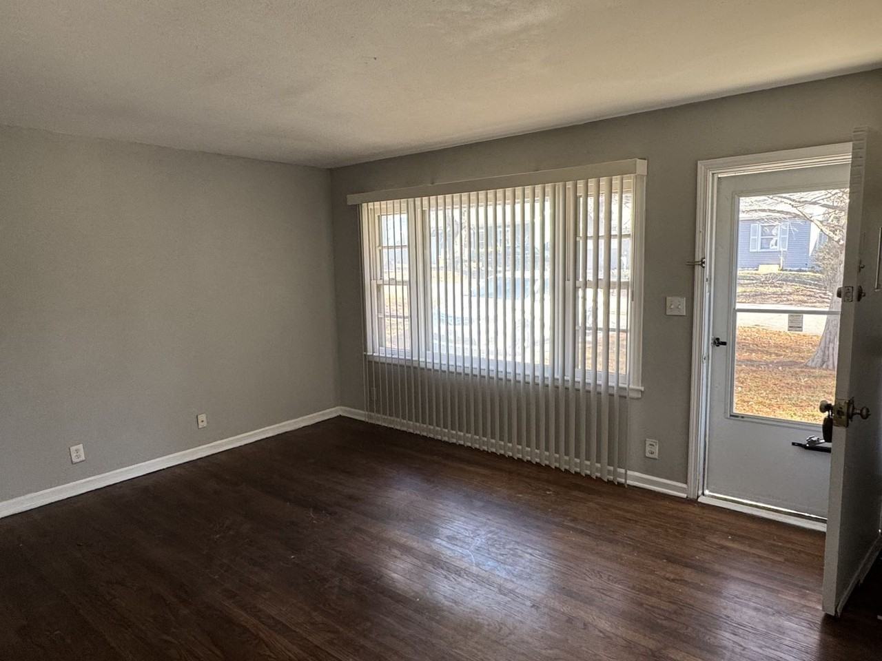8002 E 88th Pl - Photo 3 of 7