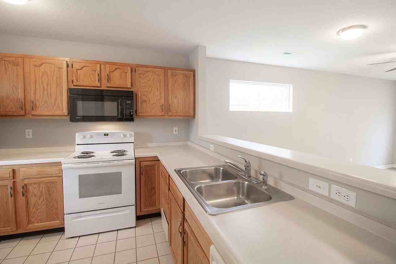 5308 Godas Cir - Photo 4 of 37