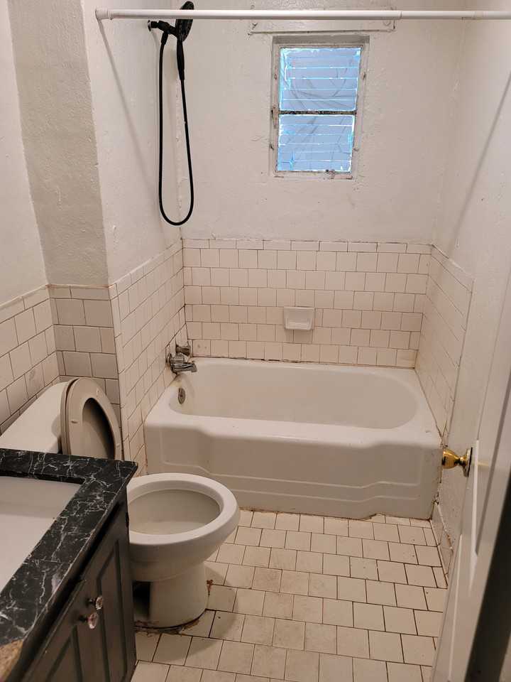 1176 Garibaldi - Photo 2 of 6