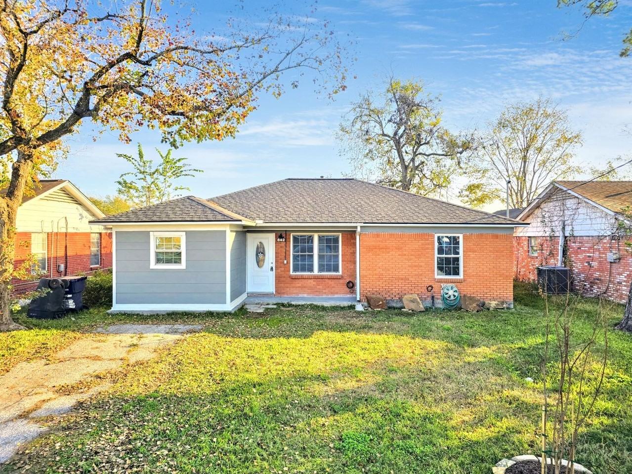 842 Sheila Ln - Photo 2 of 23