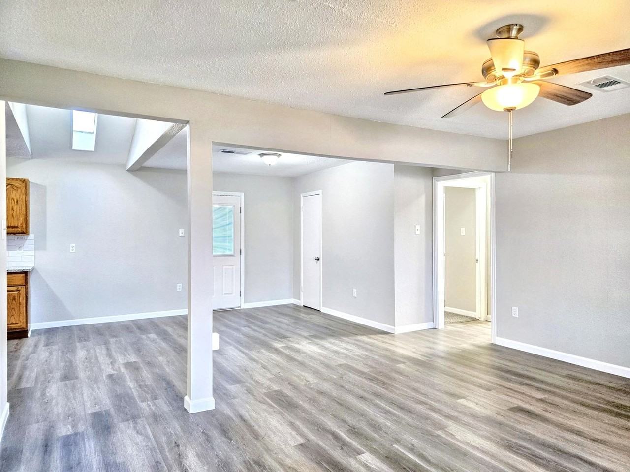 842 Sheila Ln - Photo 3 of 23