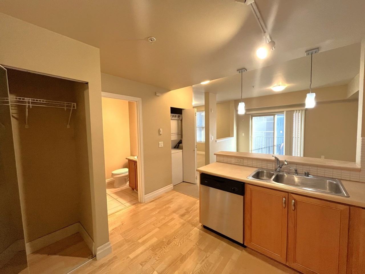 910 Harris Ave #408 - Photo 2 of 13