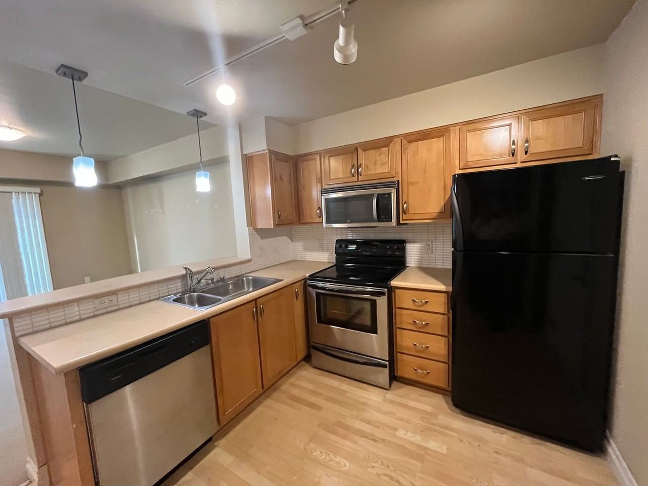 910 Harris Ave #408 - Photo 3 of 13