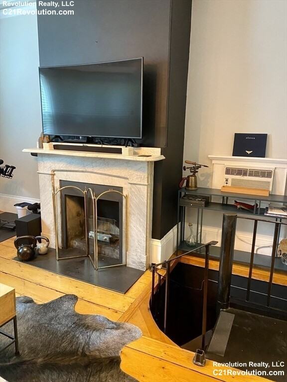 98 Baldwin St #1-1 - Photo 3 of 9