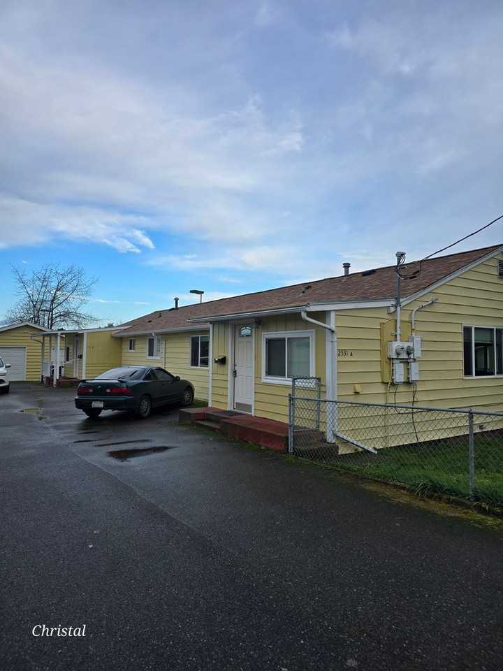 2531 Stephenson Ave #A - Photo 3 of 33