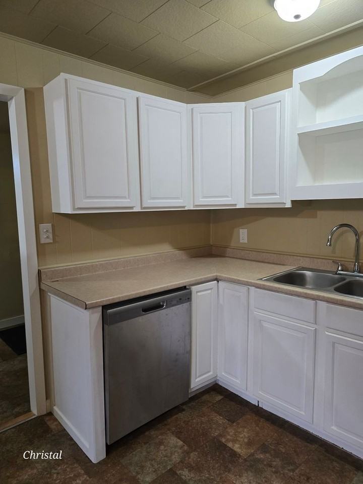 2531 Stephenson Ave #A - Photo 4 of 33