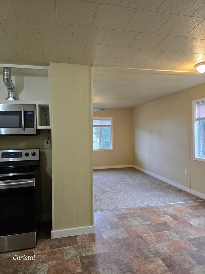 2531 Stephenson Ave #A - Photo 5 of 33