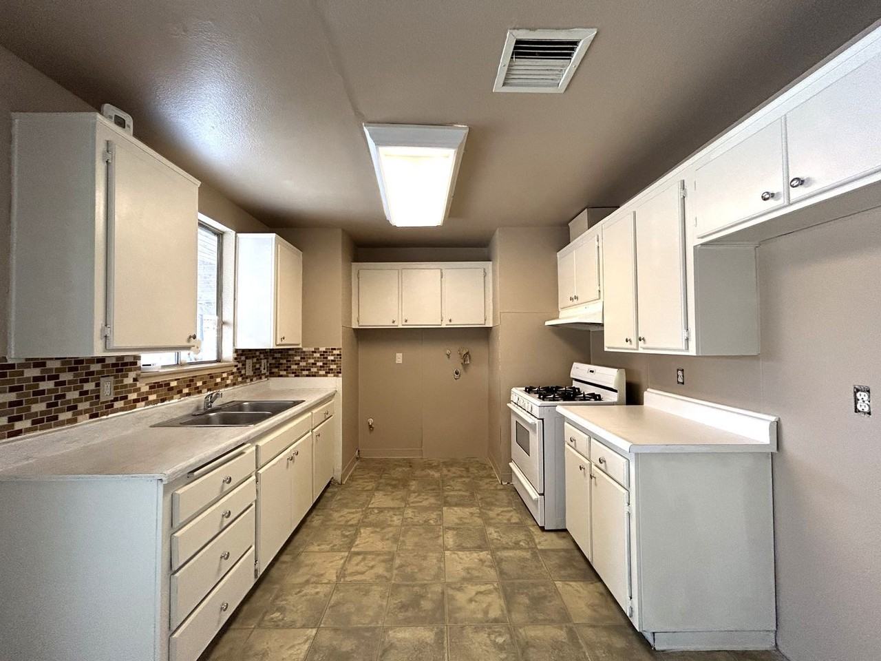 13155 Caliente Dr - Photo 3 of 14