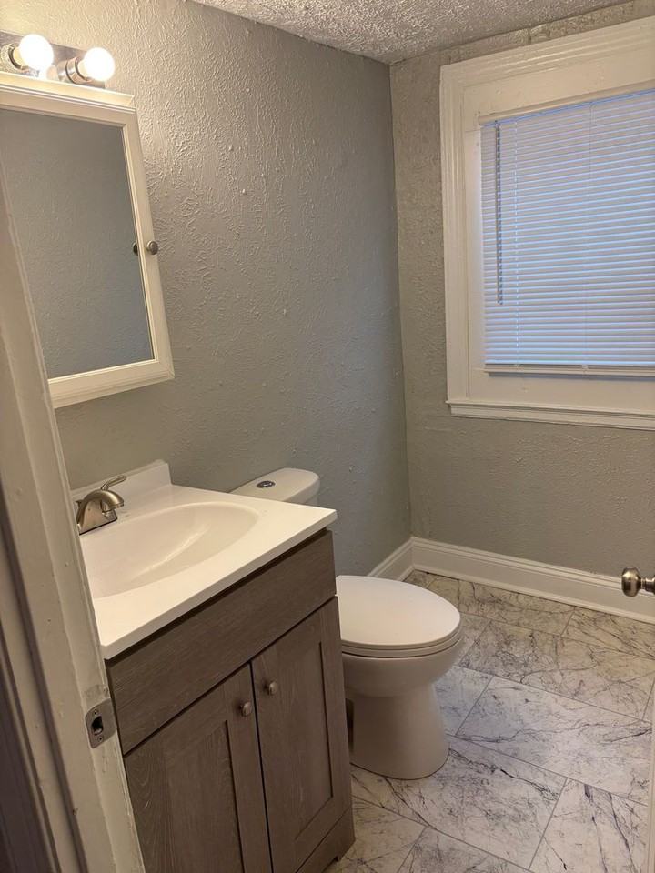 3413 W Michigan St - Photo 4 of 5